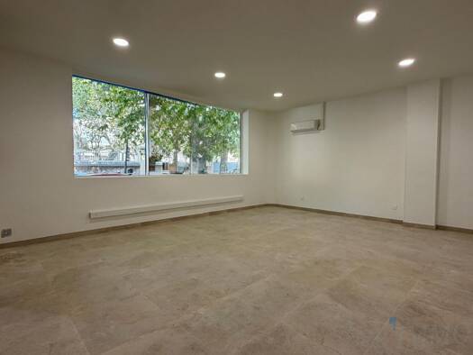 Local commercial à vendre 335 000 € 78 m² de surface de vente Centre ville Saint-Raphaël 83700