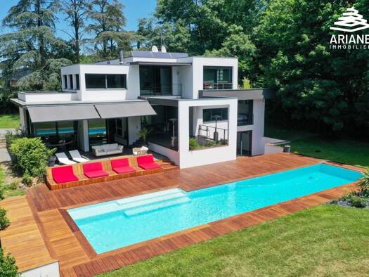 Maison à vendre 1 990 000 € 11 pièces 5 chambres 475 m² Basses-Barolles Saint-Genis-Laval 69230