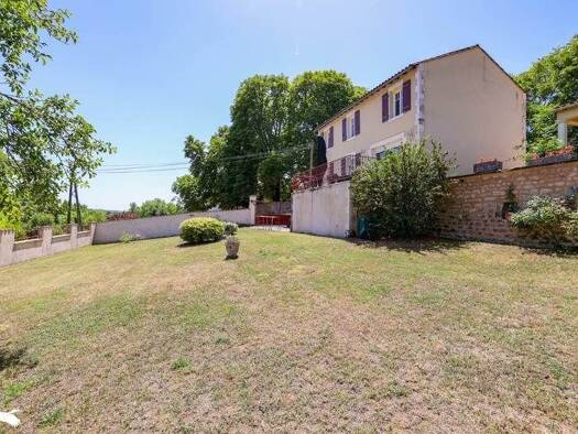 Maison à vendre 277 094 € 5 pièces 4 chambres 132 m² 1 301 m² de terrain Mosnac-Saint-Simeux 16120