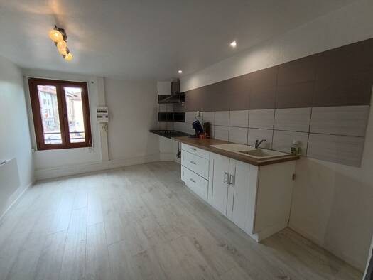 Appartement à louer 567 € 2 pièces 1 chambre 49 m² Étage 2/2 Rive Gauche Aixe-sur-Vienne 87700