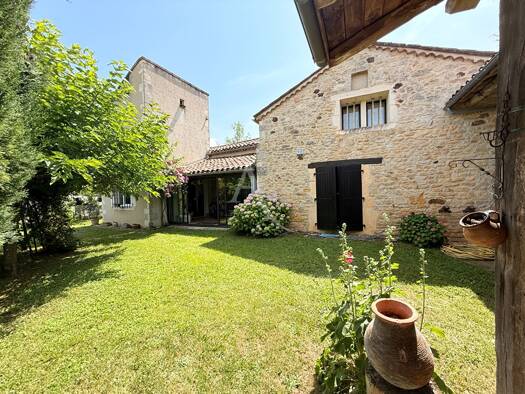 Maison à vendre 243 000 € 4 pièces 3 chambres 138 m² 1 948 m² de terrain Bélaye 46140