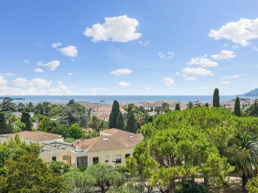 Appartement à vendre 1 399 000 € 3 pièces 2 chambres 108 m² Étage 5/9 Carnot Cannes 06400