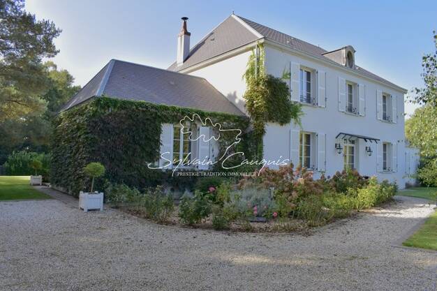 Maison à vendre 760 000 € 9 pièces 5 chambres 270 m² 2 548 m² de terrain Sully-sur-Loire 45600