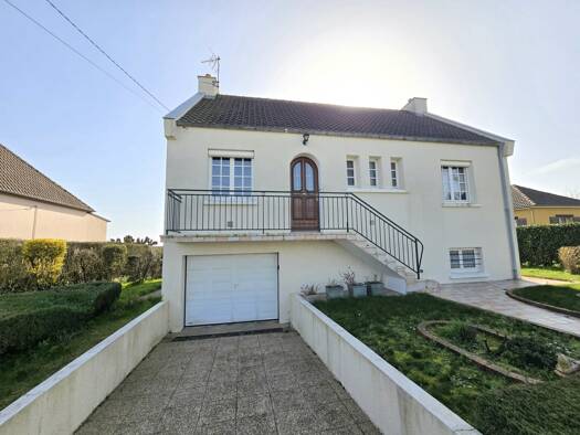 Maison à vendre 131 375 € 4 pièces 2 chambres 69 m² 1 000 m² de terrain Sablé-sur-Sarthe 72300
