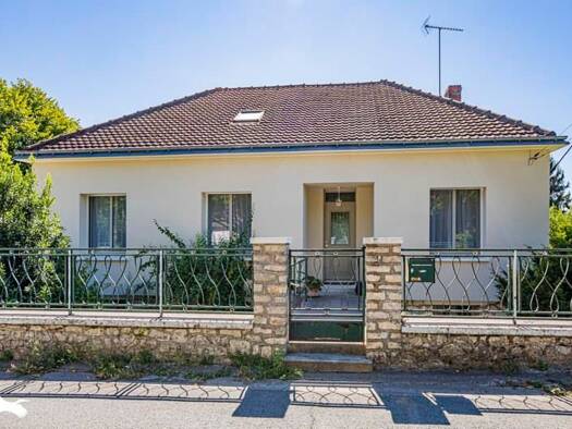 Maison à vendre 256 102 € 4 pièces 3 chambres 106 m² 4 800 m² de terrain Beaulieu-lès-Loches 37600