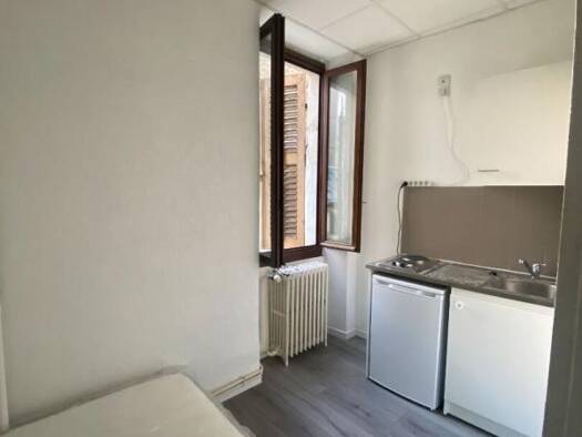 Appartement à louer 320 € 1 pièce 10 m² 1er étage dès le 12/04/2026 Centre Ville Nord Aix-les-Bains 73100