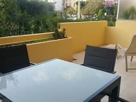 Appartement à louer 1 060 € 2 pièces 1 chambre 40 m² RDC Mougins 06250