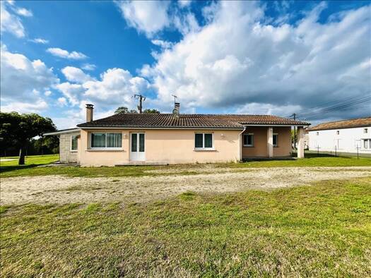 Maison de plain-pied à vendre 188 000 € 7 pièces 2 chambres 140 m² 75 111 m² de terrain La Genetouze 17360