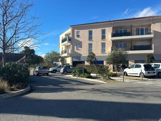 Parking à louer 95 € 14 m² Beauvallon-Maurels Hyères 83400