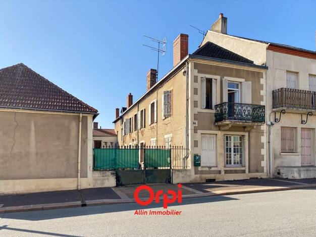 Immeuble à vendre 88 000 € 181 m² Ieme Zone Commentry 03600