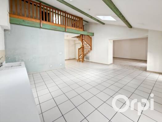 Duplex à louer 750 € 5 pièces 4 chambres 103,1 m² 2ème étage Baix 07210