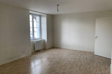 Appartement à louer 355 € 2 pièces 1 chambre 41 m² 1er étage Nord Ouest Egletons 19300