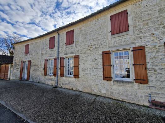 Maison en viager occupé Bouquet 74 400 € 4 pièces 2 chambres 102 m² 963 m² de terrain Les Nouillers 17380