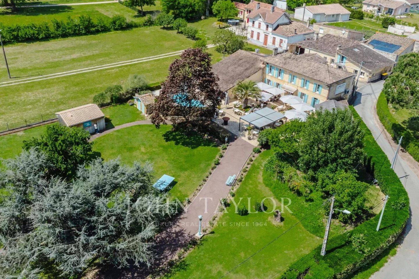 Maison à vendre, 420m², SAINTE TERRE