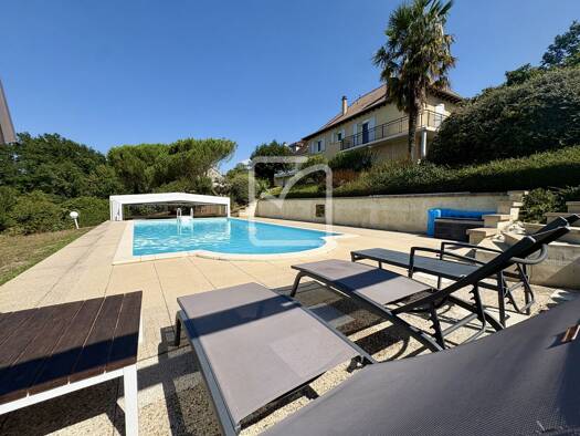 Maison de plain-pied à vendre 299 000 € 6 pièces 4 chambres 136 m² 1 895 m² de terrain Larche 19600