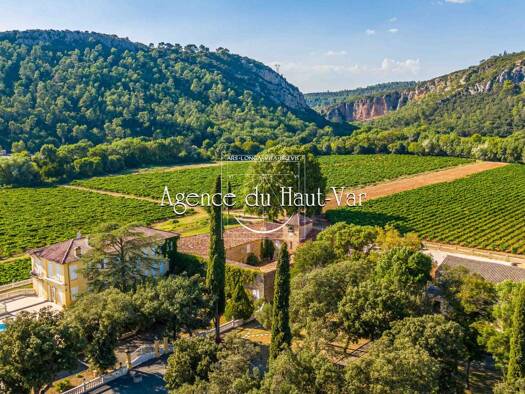 Château à vendre 5 400 000 € 15 pièces 5 000 m² Le Luc 83340