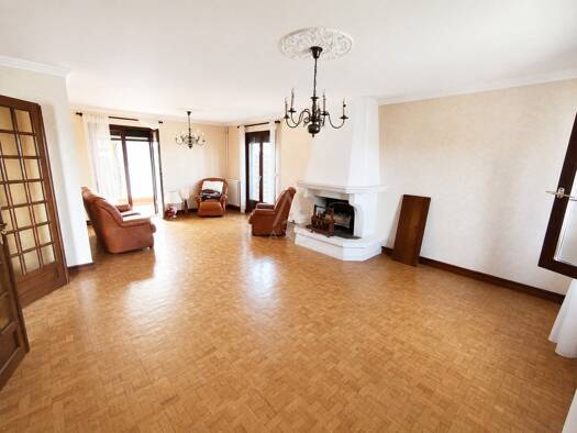 Maison de plain-pied à vendre 240 000 € 11 pièces 3 chambres 99 m² 495 m² de terrain Quai Wilson Dunkerque 59430