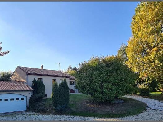 Maison à vendre 228 900 € 7 pièces 4 chambres 155 m² 4 207 m² de terrain Bressuire 79300