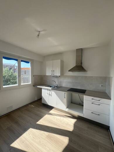 Appartement à louer 590 € 2 pièces 1 chambre 55 m² Étage 1/7 Roanne 42300