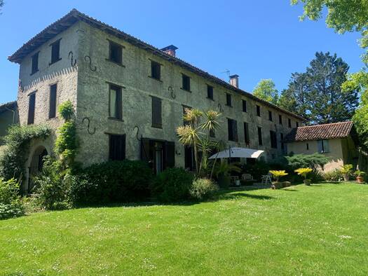 Maison à vendre 1 200 000 € 20 pièces 11 chambres 670 m² 25 880 m² de terrain Urt 64240