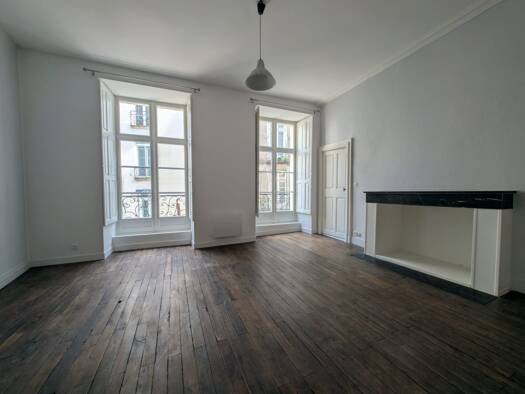 Appartement à louer 960 € 3 pièces 2 chambres 70 m² 1er étage Nantes 44000