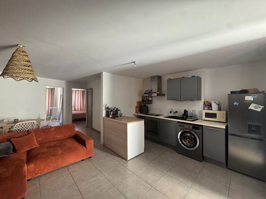 Appartement à louer 695 € 3 pièces 2 chambres 52 m² Étage 2/3 Montbernier Bourgoin-Jallieu 38300