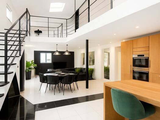 Loft à vendre 439 800 € 9 pièces 3 chambres 200 m² Étage 1/1 Limousin-Aquitaine-Oury Sud Florange 57190