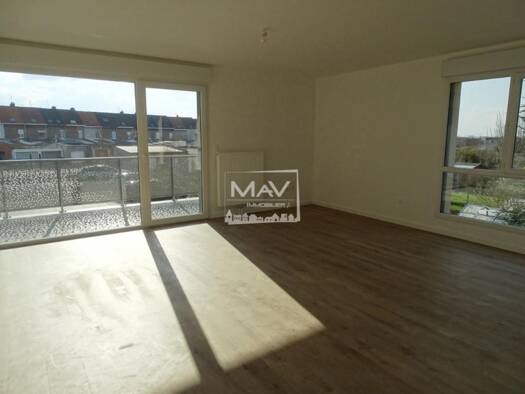 Appartement à louer 954 € 3 pièces 2 chambres 76 m² Étage 1/2 Nord et Ouest Pérenchies 59840