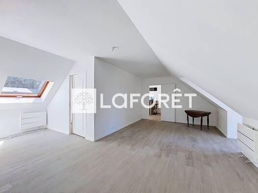 Appartement à vendre 160 000 € 3 pièces 2 chambres 64 m² RDC Lugny Moissy-Cramayel 77550