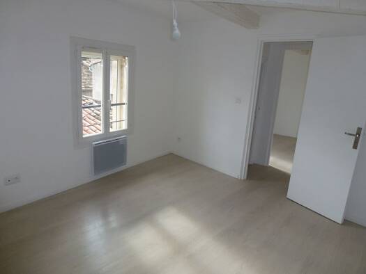 Appartement à louer 629 € 3 pièces 2 chambres 53 m² Étage 3/3 Clermont l Herault 34800