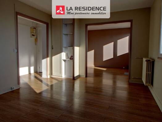 Appartement à vendre 160 000 € 4 pièces 2 chambres 63 m² Étage 3/4 Nord Les Clayes-sous-Bois 78340