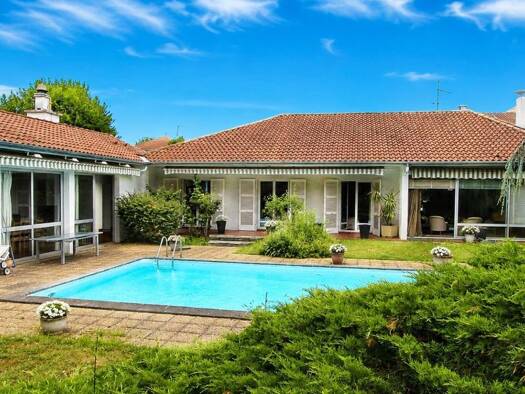 Maison à vendre 745 000 € 6 pièces 5 chambres 260 m² 1 393 m² de terrain Pau Sud Pau 64000