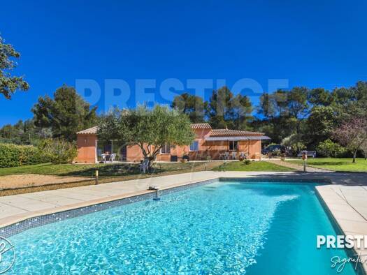 Maison de plain-pied à vendre 850 000 € 5 pièces 3 chambres 126 m² 4 001 m² de terrain Les Freres-Les Cancades-Les Ginestes Le Beausset 83330