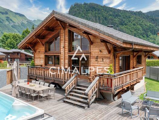 Chalet à vendre 2 100 000 € 9 pièces 7 chambres 300 m² 599 m² de terrain Centre-Village Morzine 74110