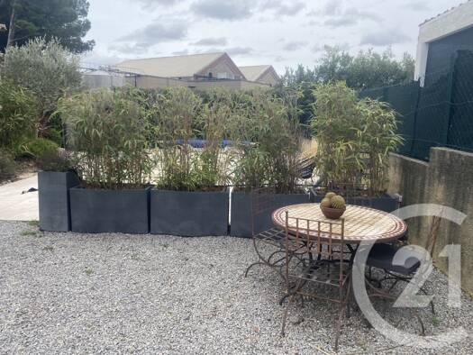 Maison de plain-pied à louer 1 285 € 4 pièces 3 chambres 83 m² 400 m² de terrain Roujan 34320