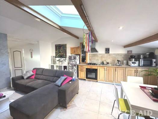 Appartement à louer 615 € 2 pièces 1 chambre 34,2 m² Étage 1/1 Cuges-les-Pins 13780