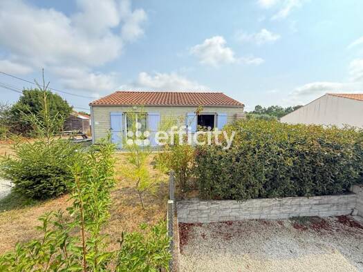 Maison de plain-pied à vendre 179 900 € 3 pièces 2 chambres 62 m² 403 m² de terrain Saint-Hilaire-la-Forêt 85440