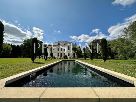 Maison à vendre 2 200 000 € 14 pièces 8 chambres 655 m² 67 000 m² de terrain La Réole 33190