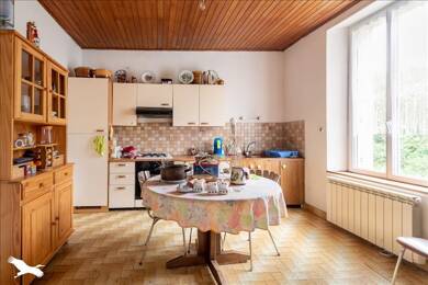 Maison de plain-pied à vendre 184 560 € 8 pièces 4 chambres 142 m² 11 817 m² de terrain Guerlesquin 29650