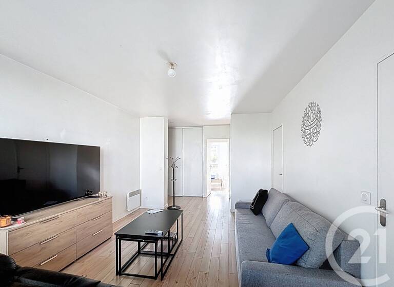 Appartement à louer 1 350 € 3 pièces 2<br/>chambres 65,2 m²<br/>superficie 1er<br/>étage Cosmonautes Saint-Denis 93200
