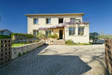 Maison à vendre 488 000 € 9 pièces 7 chambres 190 m² 4 033 m² de terrain Vertaizon 63910