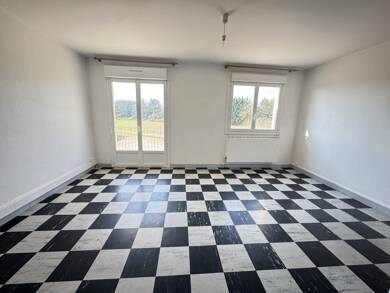 Appartement à vendre 123 000 € 5 pièces 3 chambres 92 m² Étage 1/3 Saintes 17100