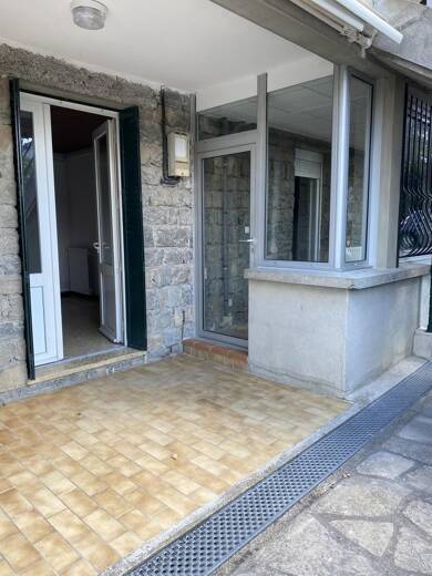 Appartement à louer 601 € 3 pièces 2 chambres 64,1 m² RDC/1 Saint-Julien-les-Rosiers 30340