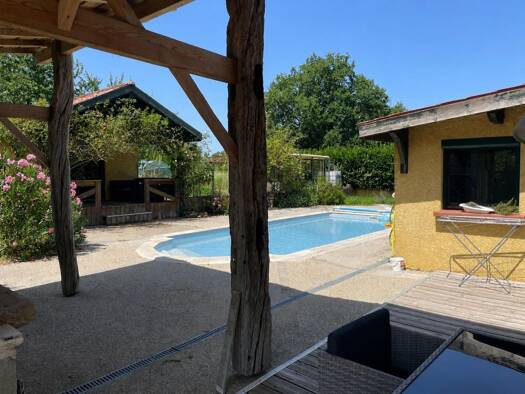 Maison à vendre 595 000 € 6 pièces 4 chambres 220 m² 5 800 m² de terrain Montracol 01310