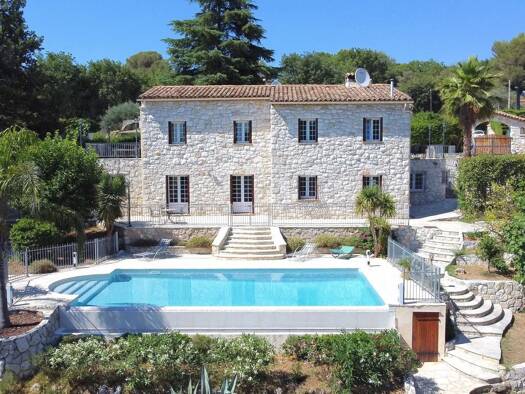Villa à louer 3 600 € 6 pièces 5 chambres 264 m² 1 835 m² de terrain Nord Roquefort-les-Pins 06330