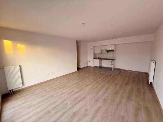 Appartement à louer 844 € 3 pièces 2 chambres 63 m² 6ème étage Cheminots-Acacias-Faubourg de Lille Valenciennes 59300