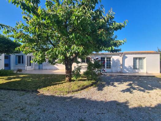 Maison à vendre 489 000 € 8 pièces 6 chambres 212 m² 1 250 m² de terrain Breuillet 17920