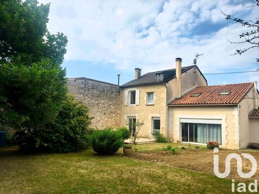 Maison de ville à vendre 153 000 € 5 pièces 3 chambres 144 m² 1 591 m² de terrain Aunac-sur-Charente 16460
