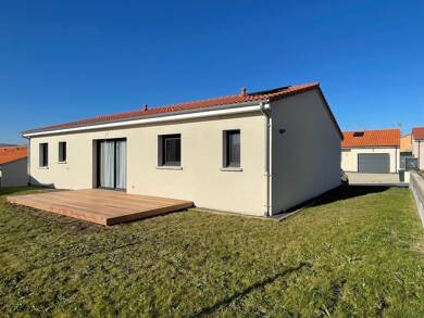 Maison de plain-pied à louer 1 200 € 4 pièces 3 chambres 95 m² 400 m² de terrain Mirefleurs 63730