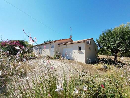 Maison à vendre 197 000 € 4 pièces 2 chambres 78 m² 684 m² de terrain Jonzac 17500